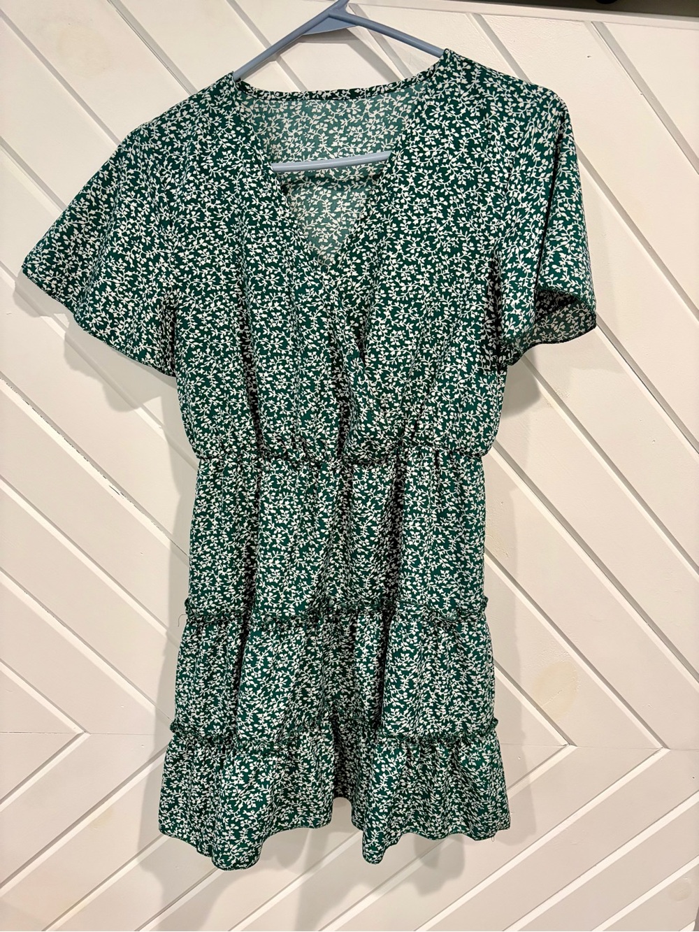 SHEIN Green Floral Tiered V-Neck Dress - Women’s Medium